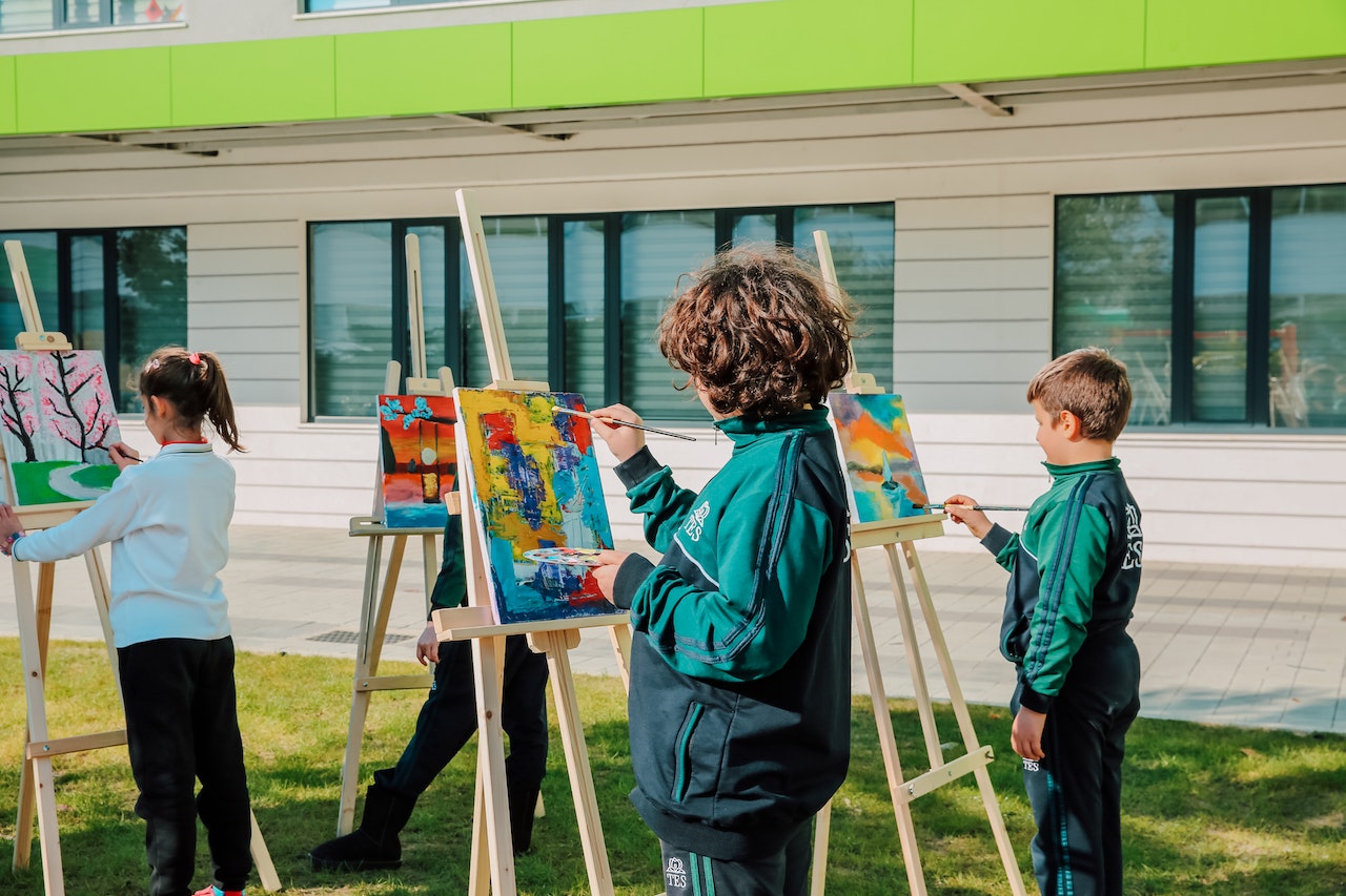 kids painting
