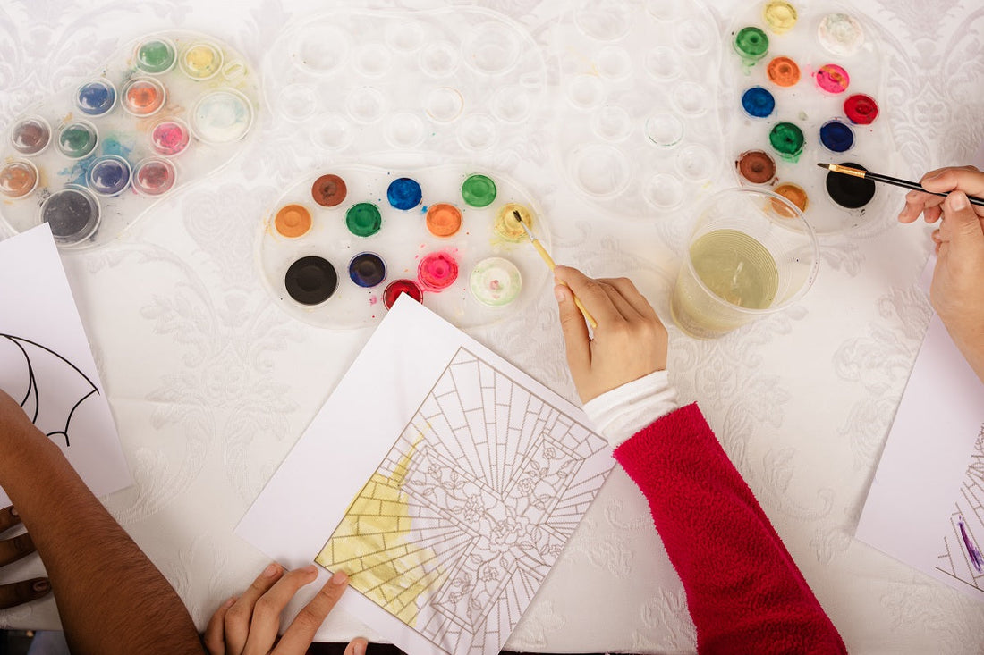 children painting