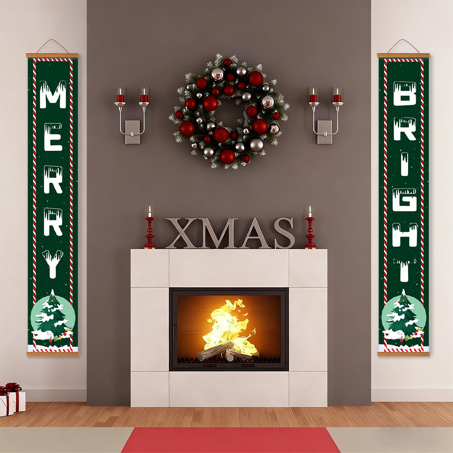 Scène de Noël décorative avec cheminée, couronne et bannières festives.