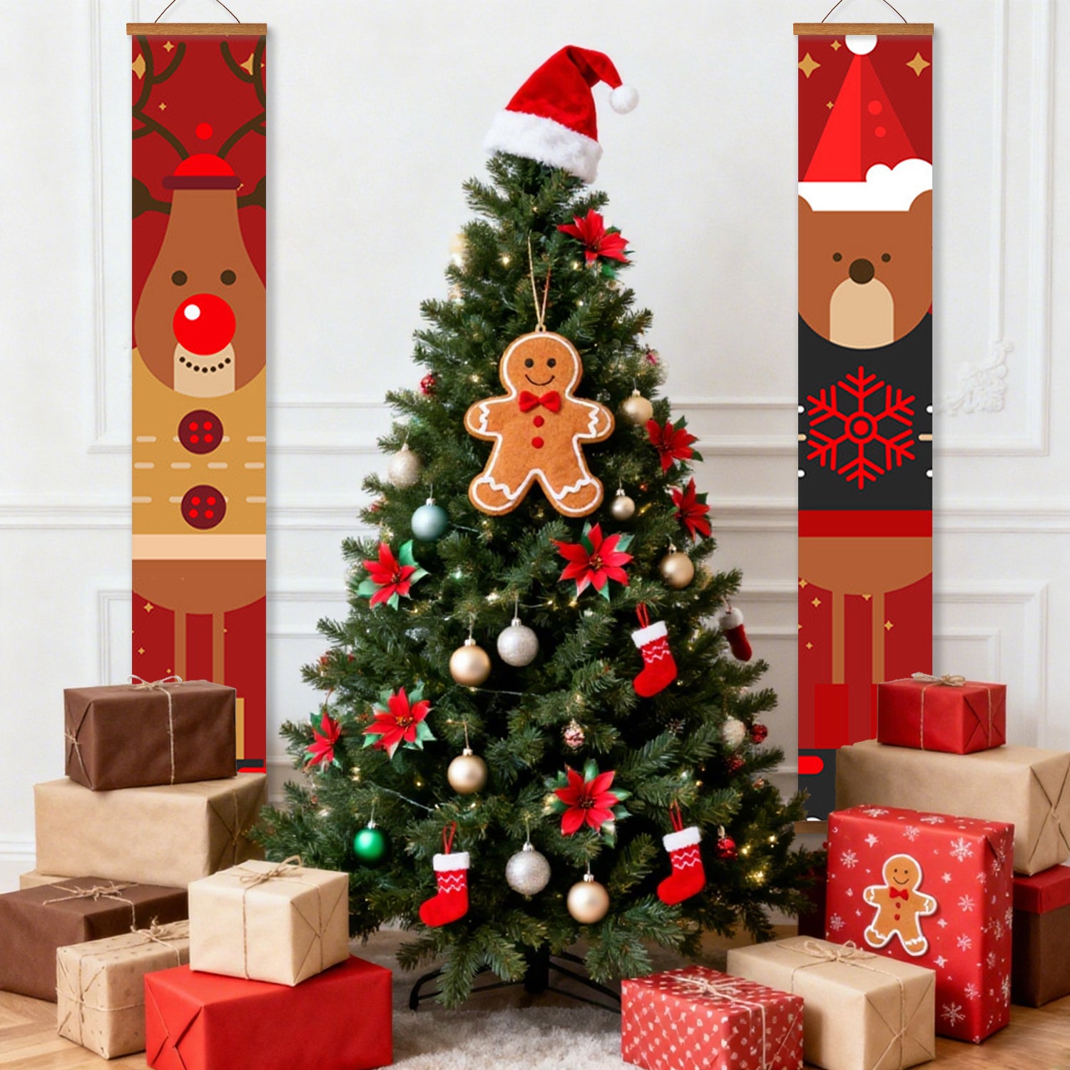 Sapin de Noël décoré avec des ornements en pain d'épices et des cadeaux en dessous, flanqué de tentures murales festives.