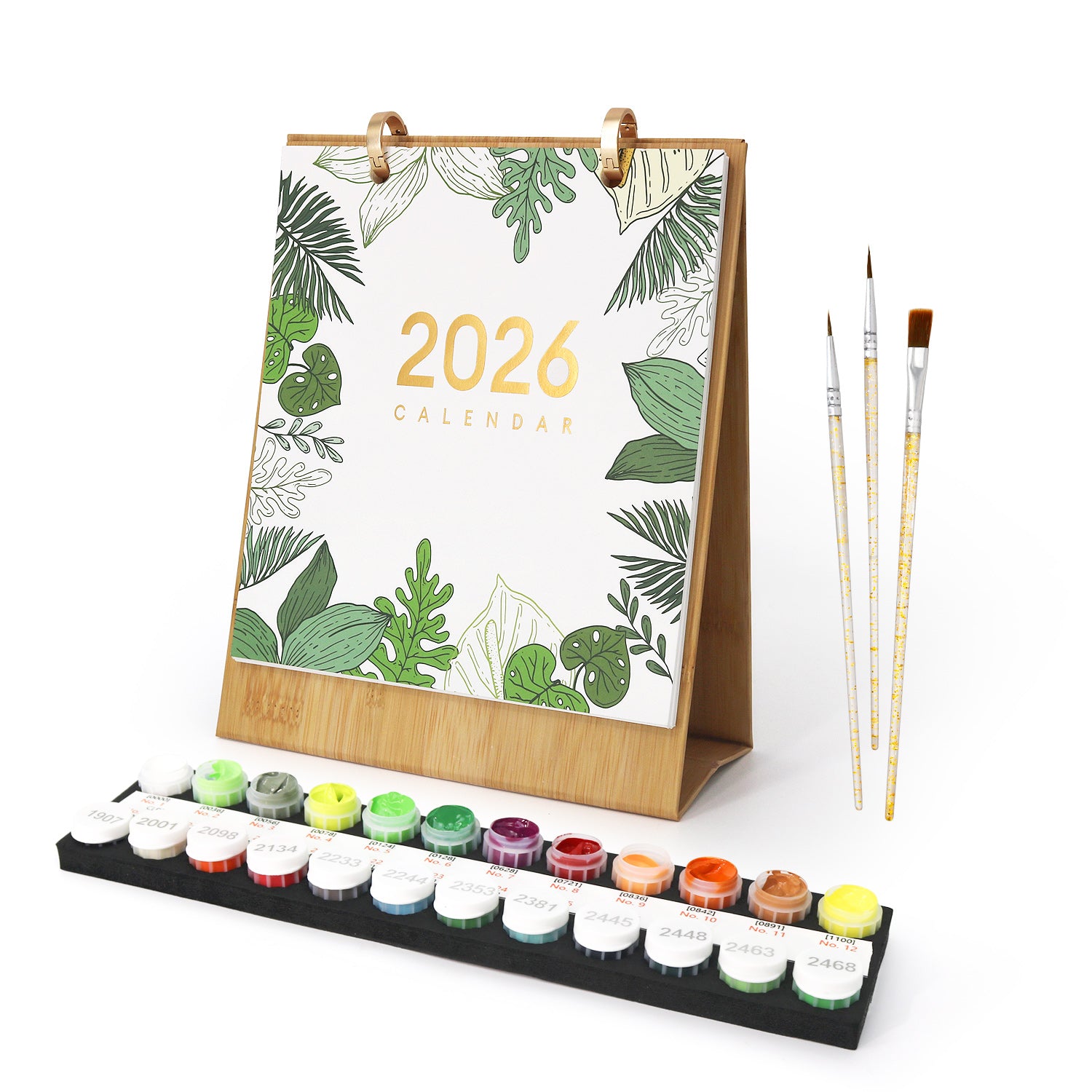 Calendario estilo caballete con diseño 2026, juego de pintura y pinceles sobre un fondo blanco.