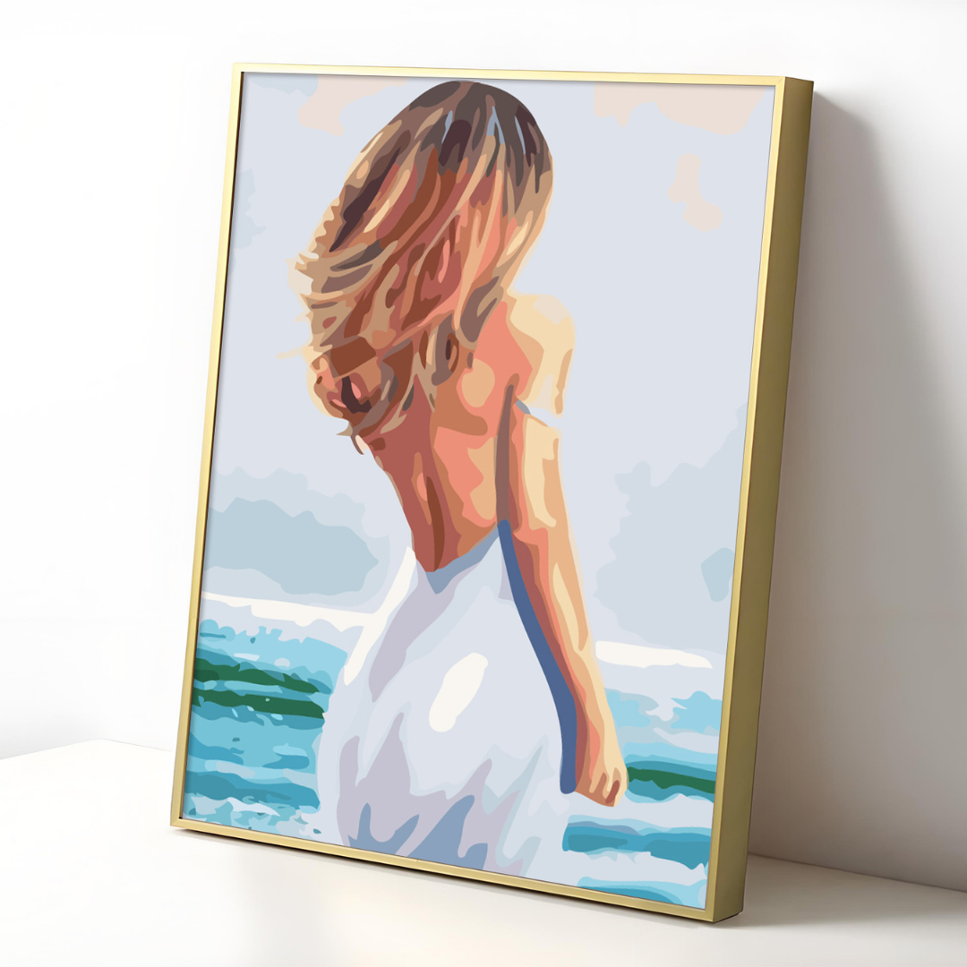 Modernes Rahmenset und Gemälde einer Frau am Strand