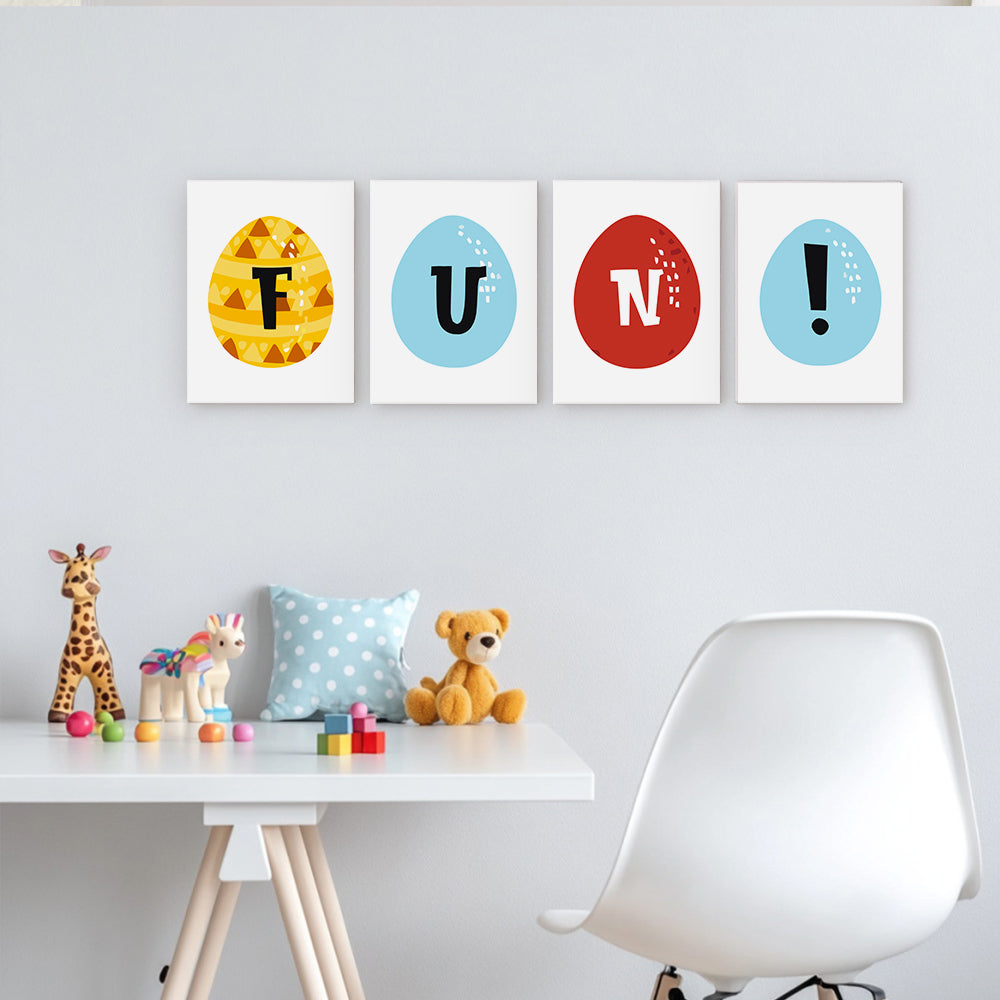 Bunte Wandkunst mit den Buchstaben „FUN!“ im Kinderzimmer.