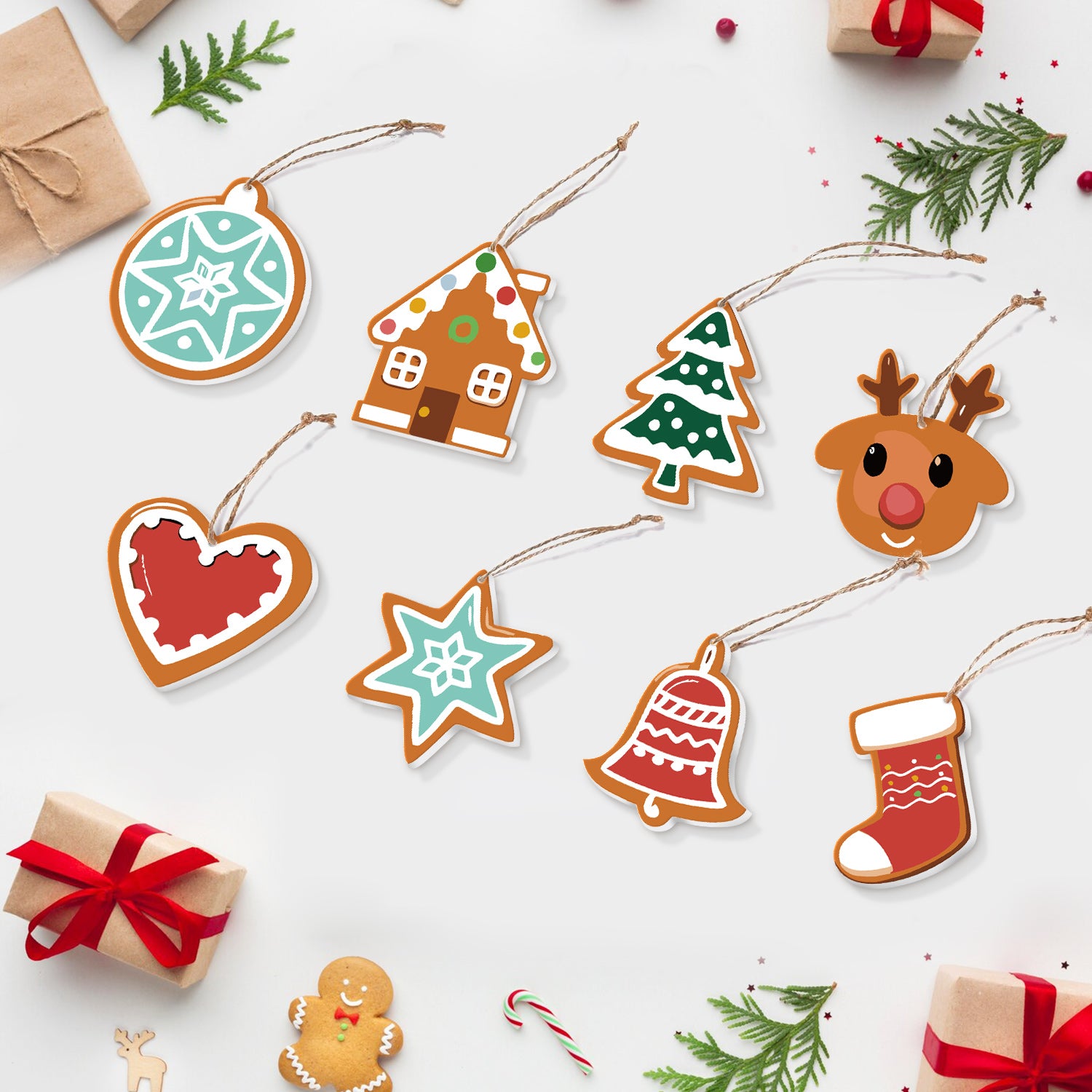 Bunte weihnachtliche Papierornamente auf weißem Hintergrund mit Geschenkboxen und Zuckerstangen.
