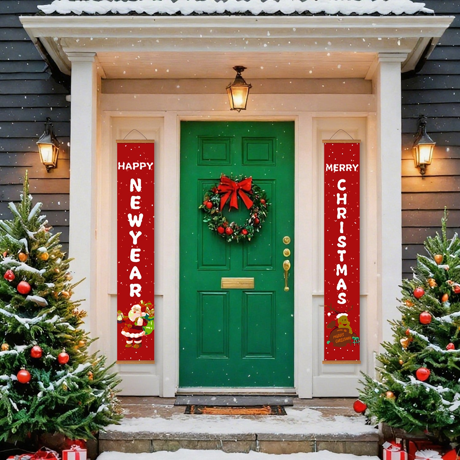 Geschmückte Haustür mit Weihnachtskranz und Bäumen sowie Bannern mit den Worten „Frohes Neues Jahr“ und „Frohe Weihnachten“.