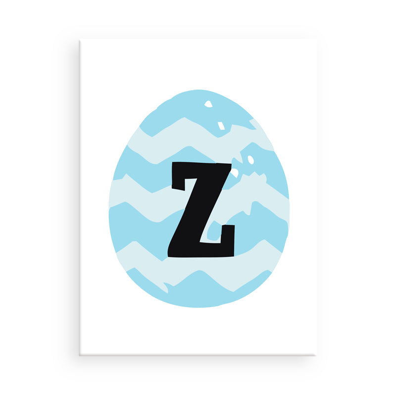 Osterei mit blau-weißem Zickzackmuster und schwarzem Buchstaben „Z“ auf weißem Hintergrund