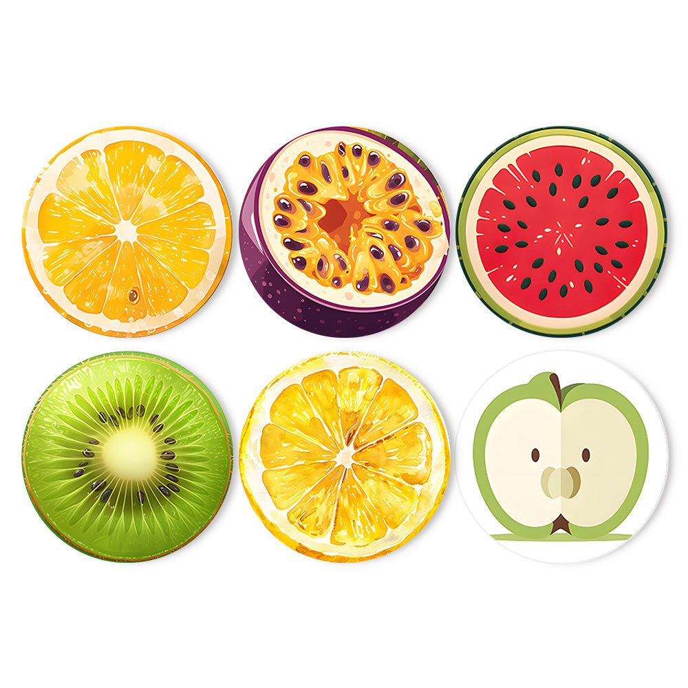Ein Set aus sechs runden Tischsets mit lebendigen Fruchtmotiven, darunter Orangen-, Wassermelonen-, Kiwi- und Apfelscheiben.