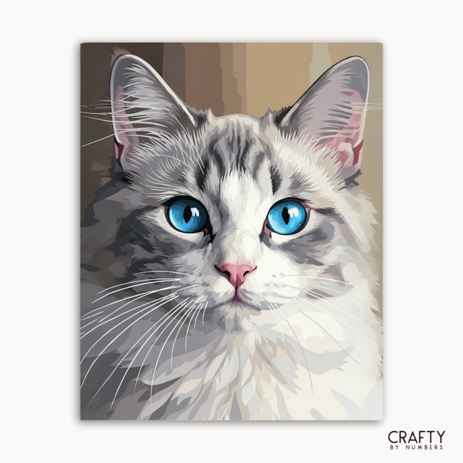 Leinwanddruck einer Katze mit blauen Augen und grauem Fell auf weißem Hintergrund, mit der Marke „Crafty by Numbers“.
