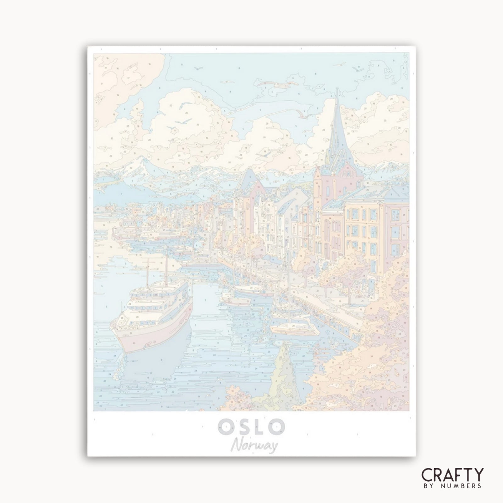 Illustration aux couleurs pastel d'un paysage urbain avec de l'eau et des bateaux, étiquetée « Oslo, Norvège », par Crafty by Numbers.