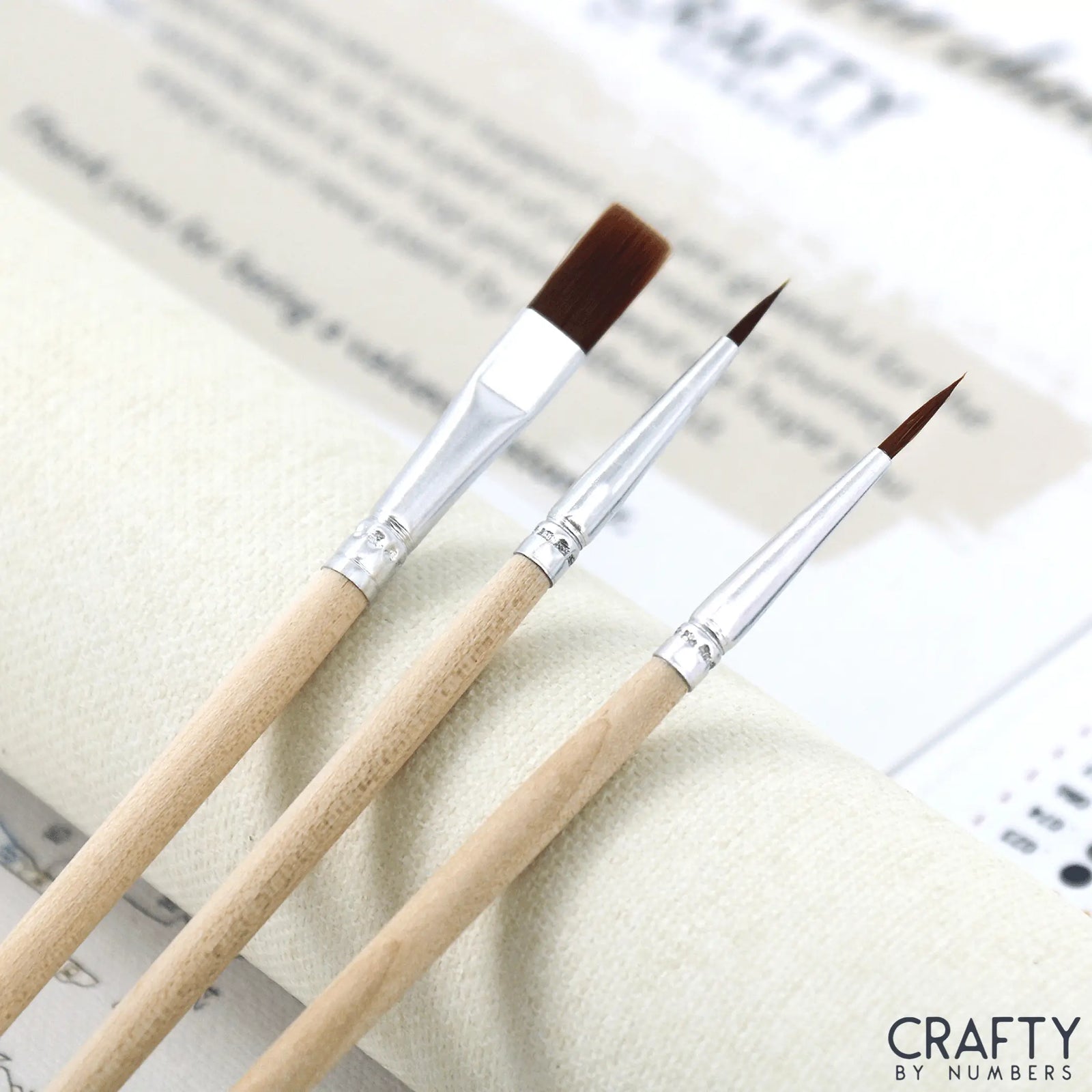 Heartfelt Voyage Malen nach Zahlen „Love“ mit floralen Details, inspiriert von berühmten Blumengemälden und berühmten Stilllebengemälden.