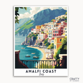 Ein lebendiges Reiseplakat, das die Amalfiküste Italiens mit farbenfrohen Gebäuden auf den Klippen, einem klaren blauen Meer und Booten im Vordergrund zeigt. Ein perfektes Malen-nach-Zahlen-Reiseposter.