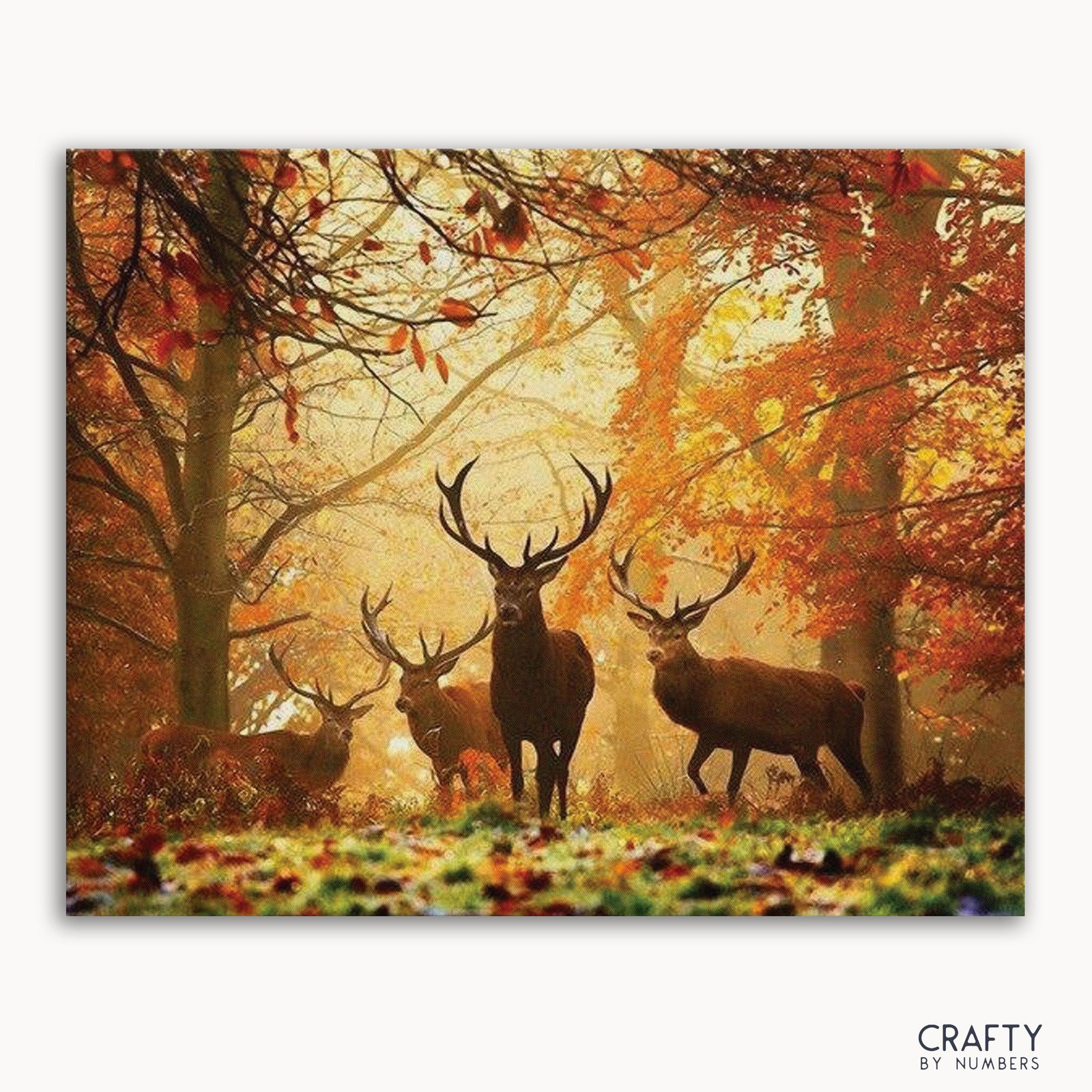Ein Bild des Malen-nach-Zahlen-Sets mit einer Szene mit Tieren in einem Herbstwald, mit Hirschen und Bäumen im Hintergrund.