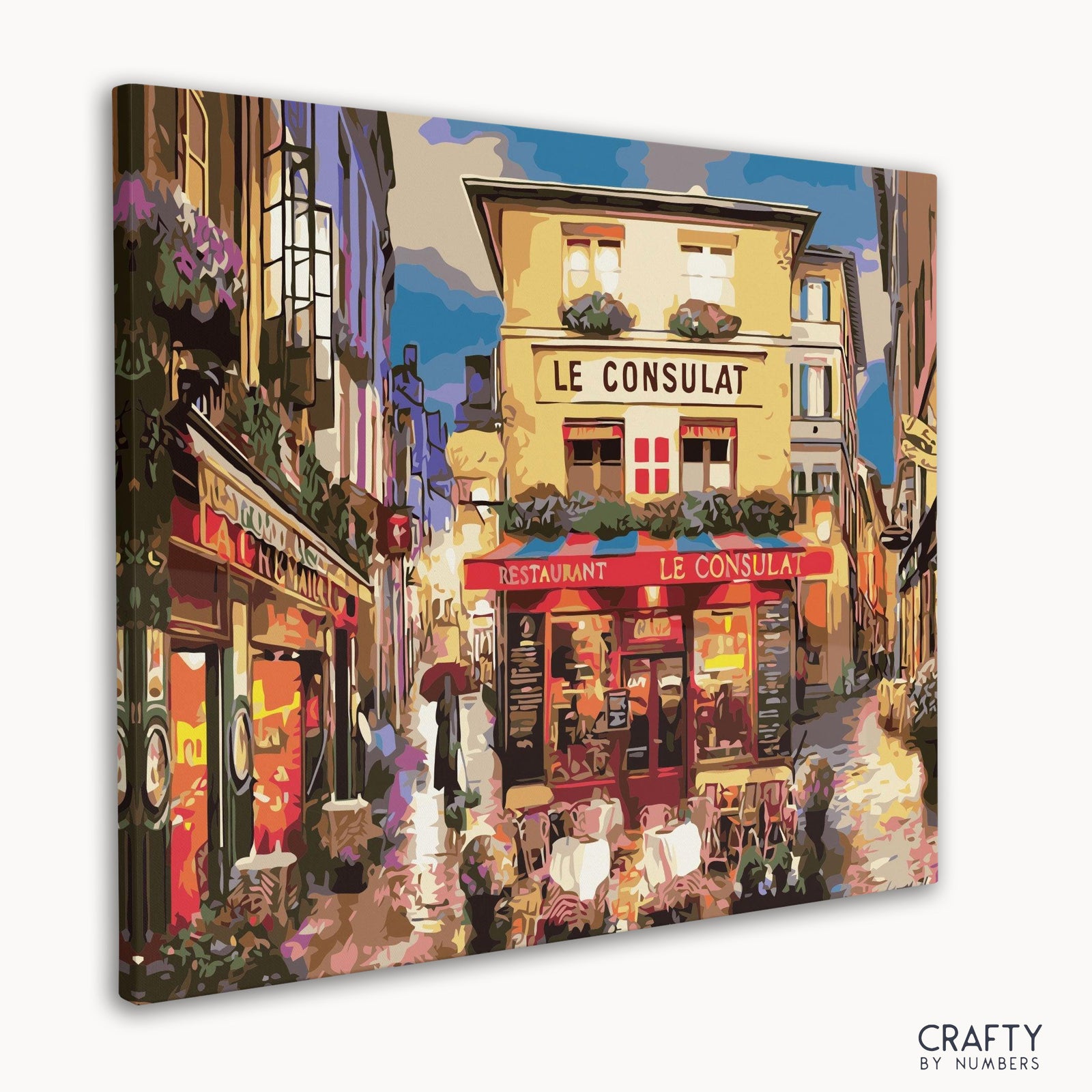 Las vibrantes vistas del restaurante Le Consulat se pintan por números con colores que recuerdan a cuadros de paisajes famosos y cuadros de artistas famosos.