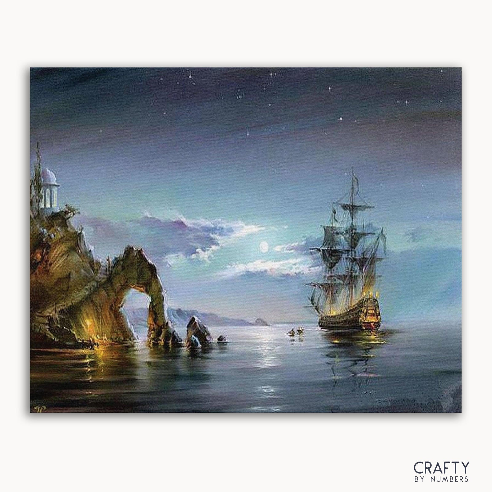 Ein Bild des Malen-nach-Zahlen-Sets mit einer maritimen Szene mit einem Schiff in der Nähe einer Bucht in der Dämmerung oder bei Nacht, mit einem Crafting By Numbers-Logo unten.